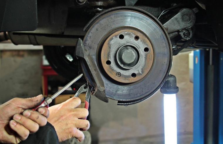 Remplacement plaquettes et disques de freins à Nâves-Parmelan, Nâves-Parmelan, Garage Freire